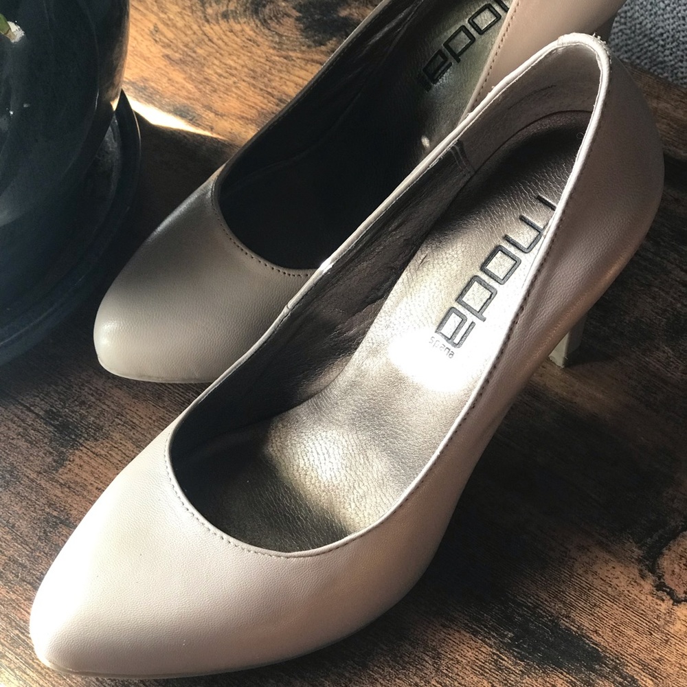 Moda Spana Tan Pumps Size 6.5
